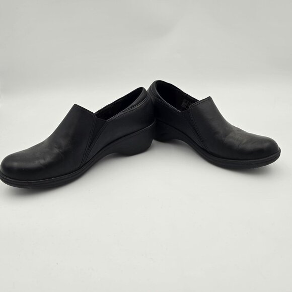 Clarks Black Slip-On Leather Womens Shoes Size 6 With Cushioned Sole & Slip Resi - Picture 3 of 6